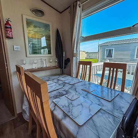 Stunning 6 Berth Caravan With Decking At Southview Holiday Park Ref 33175V Skegness Exterior photo
