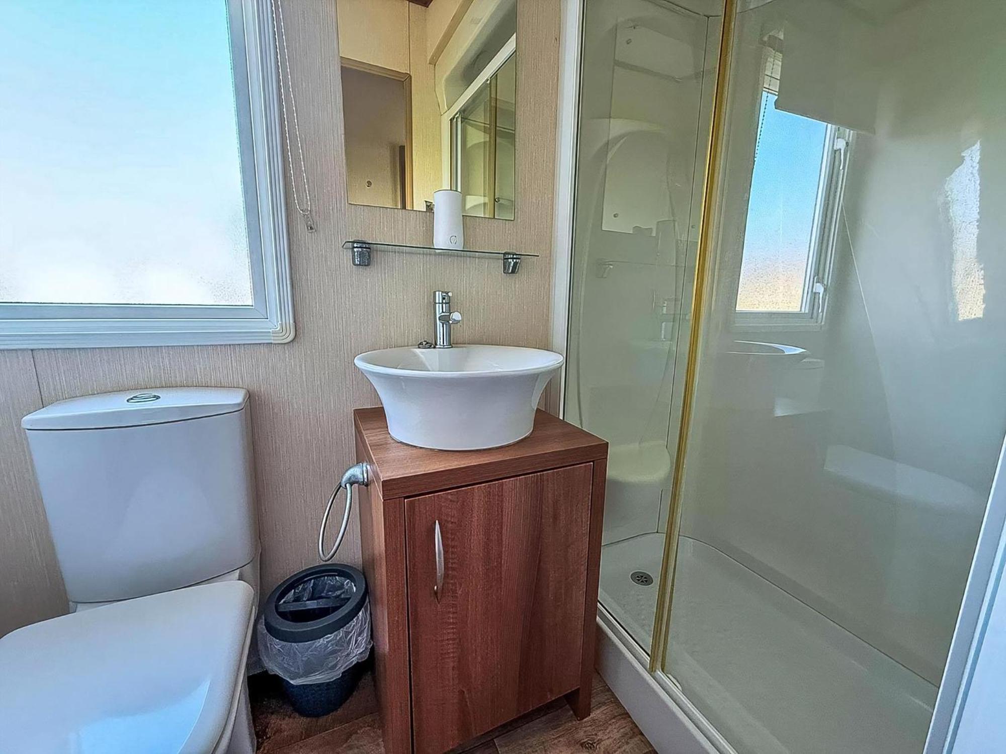 Stunning 6 Berth Caravan With Decking At Southview Holiday Park Ref 33175V Skegness Exterior photo