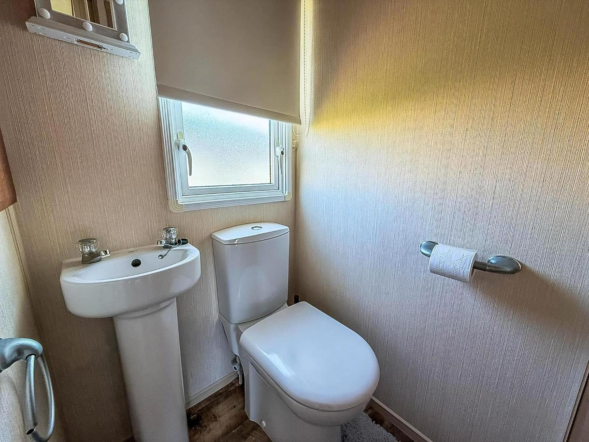 Stunning 6 Berth Caravan With Decking At Southview Holiday Park Ref 33175V Skegness Exterior photo