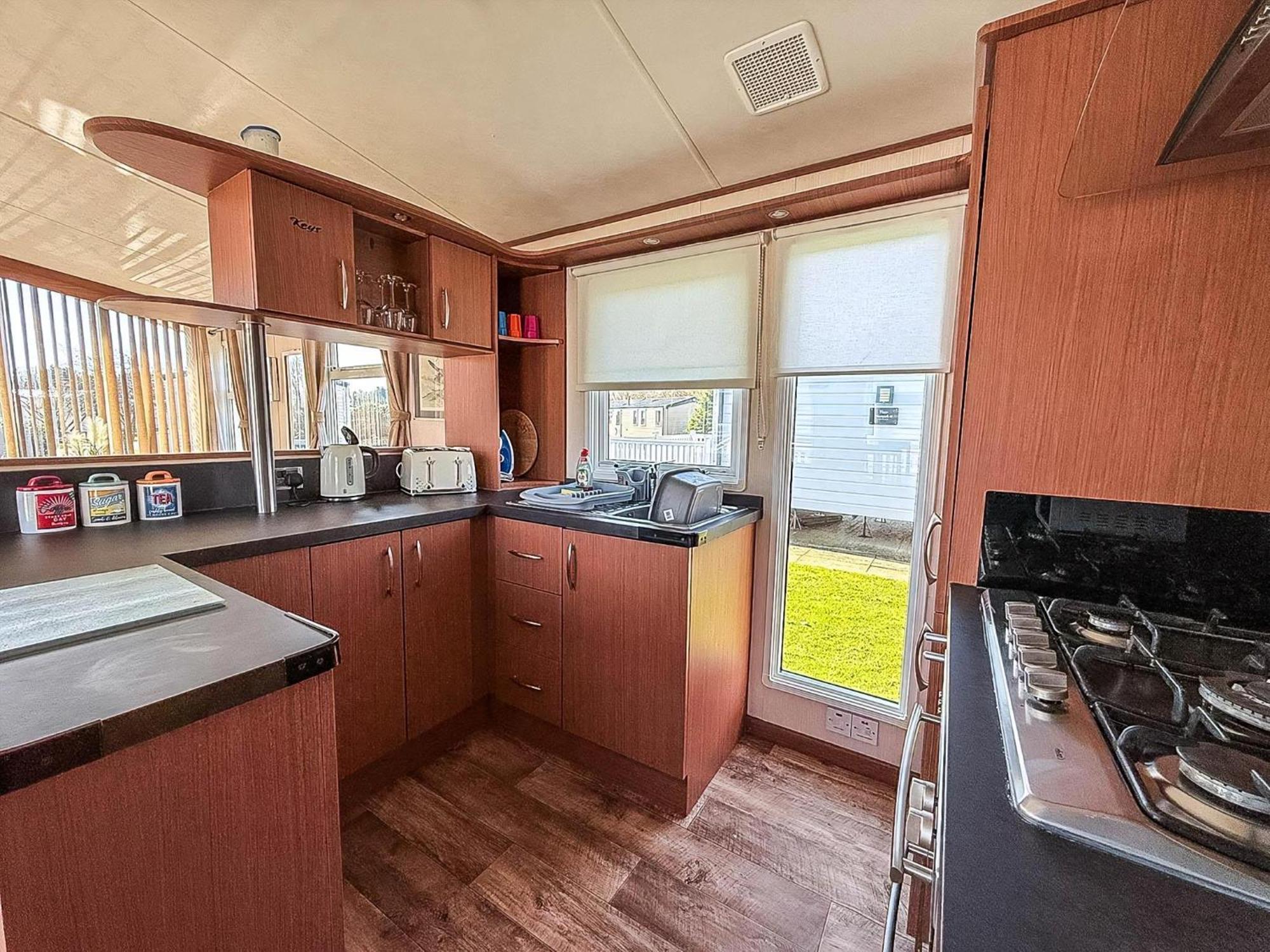 Stunning 6 Berth Caravan With Decking At Southview Holiday Park Ref 33175V Skegness Exterior photo